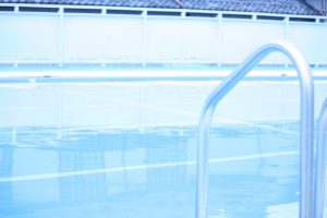 בריכה שקופה